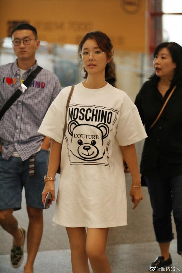 Dính tin đồn bầu bí, Lâm Tâm Như để mặt mộc, mặc đồ rộng thùng thình trở về Đài Loan-4