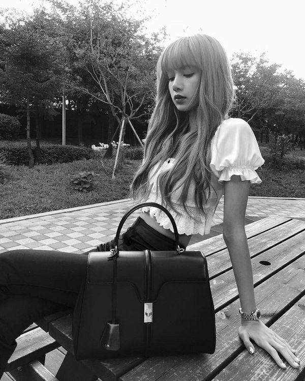Lisa Black Pink vượt mặt thánh sống Chanel Jennie khi trở thành gương mặt đại diện cho loạt thương hiệu cao cấp-4