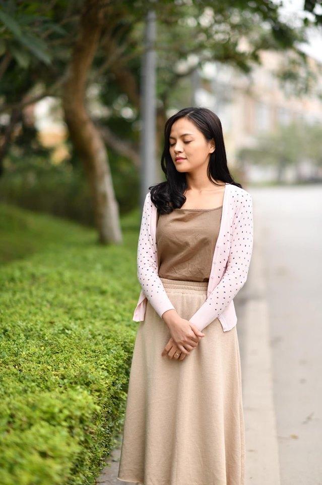 Trên phim ngoan hiền là vậy, ngoài đời những mỹ nhân này lại gợi cảm đến không ngờ-1