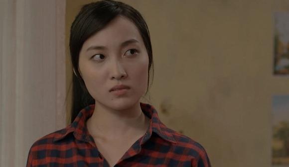 Trên phim ngoan hiền là vậy, ngoài đời những mỹ nhân này lại gợi cảm đến không ngờ-4