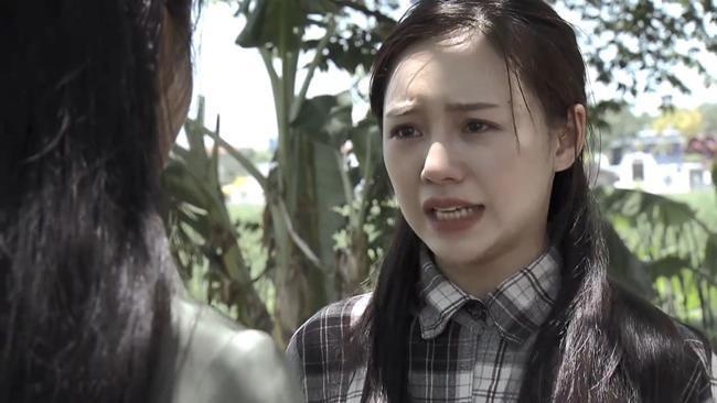 Trên phim ngoan hiền là vậy, ngoài đời những mỹ nhân này lại gợi cảm đến không ngờ-10