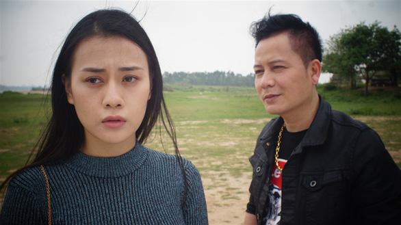 Trên phim ngoan hiền là vậy, ngoài đời những mỹ nhân này lại gợi cảm đến không ngờ-16