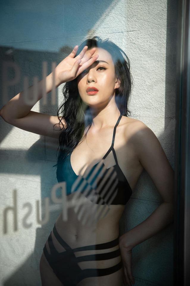 Trên phim ngoan hiền là vậy, ngoài đời những mỹ nhân này lại gợi cảm đến không ngờ-17