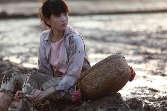 Trên phim ngoan hiền là vậy, ngoài đời những mỹ nhân này lại gợi cảm đến không ngờ-7