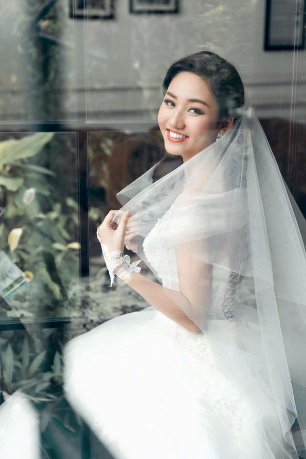 Á hậu khổ nhất Việt Nam: Bị chồng đại gia mua núi hàng hiệu và bắt phải dùng-1