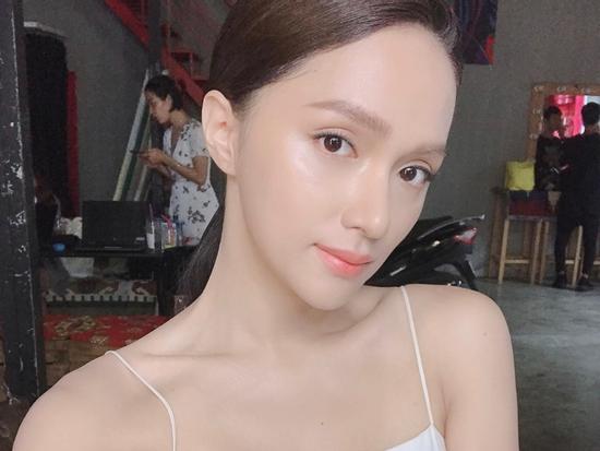 Hương Giang lại khiến fan lo lắng vì sự hốc hác khi để mặt mộc
