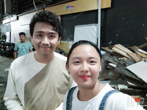 Fan cuồng chiếm spotlight với gương mặt bất biến khi selfie cùng hầu hết celeb Việt-2