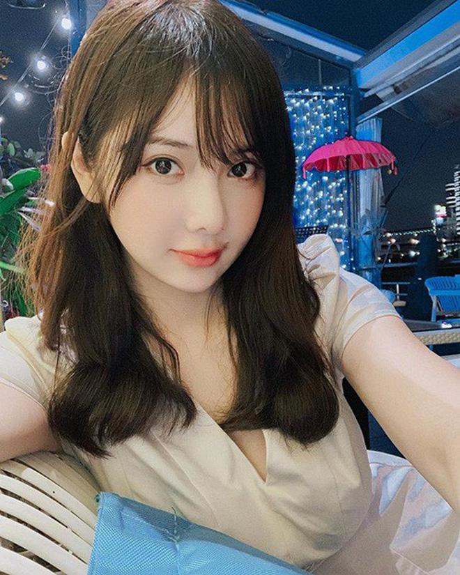 Nổi như cồn vì bức ảnh chụp lén, đến khi thả nhẹ vài tấm ảnh đời thường nữ y tá trẻ làm nhiều người ngất lịm-3