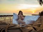 Ngọc Trinh cởi 100% ngoài biển Bali như muốn 'dằn mặt' Bích Phương cái tội 'vừa tập tành sexy' mà đã muốn vượt mặt chị?