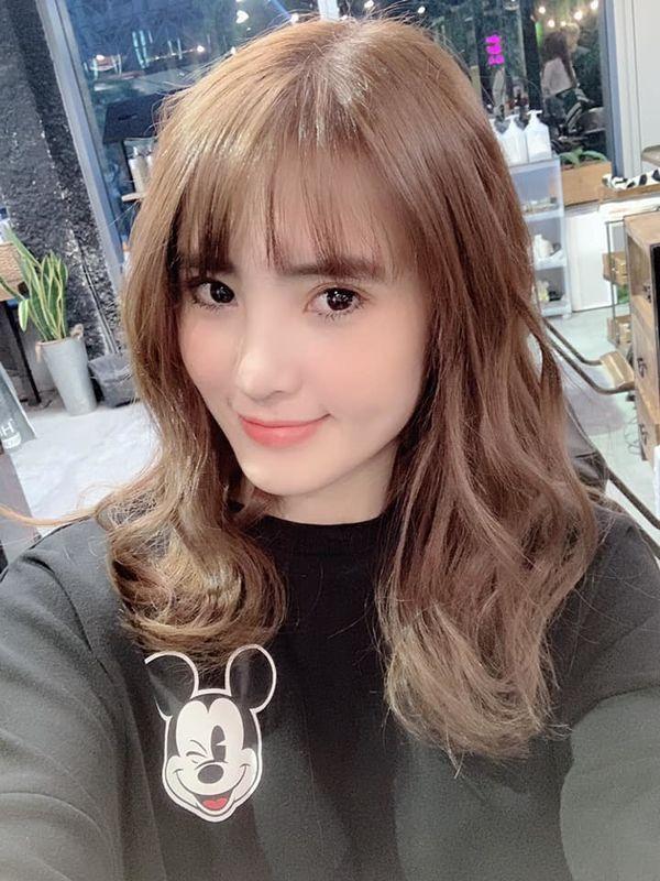 Em chồng Thủy Tiên thả dáng gợi cảm, body mẹ đơn thân gây sốt-9