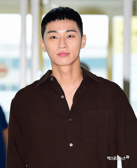 Lột xác với đầu bát úp, Phó Chủ tịch Park Seo Joon vẫn được dân tình khen nức nở-1