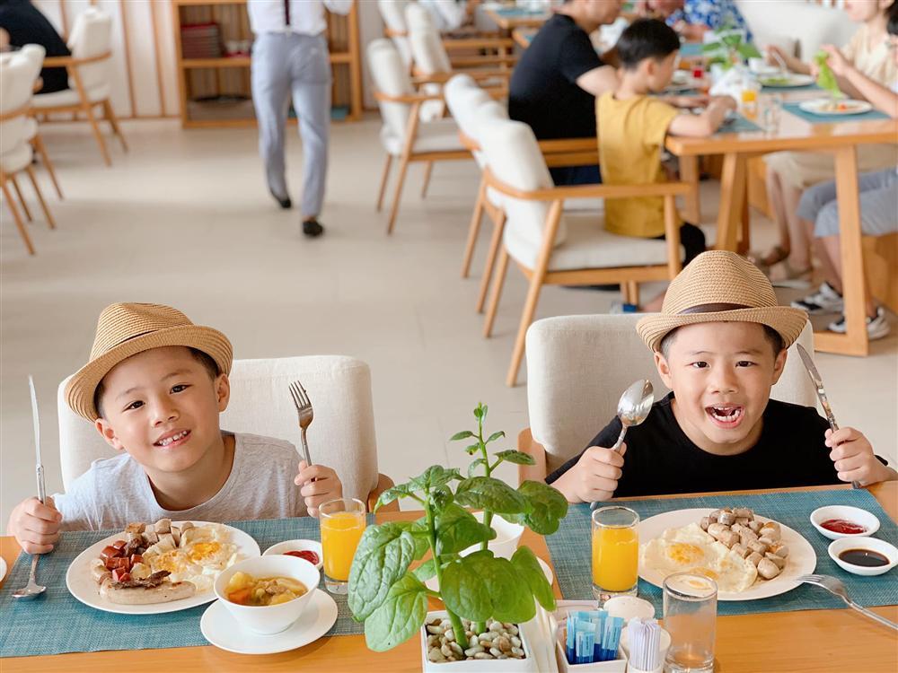 Sau ồn ào bị đồn lộ clip nóng, MC Hoàng Linh cùng gia đình đi hâm nóng tình cảm theo cách đặc biệt-5