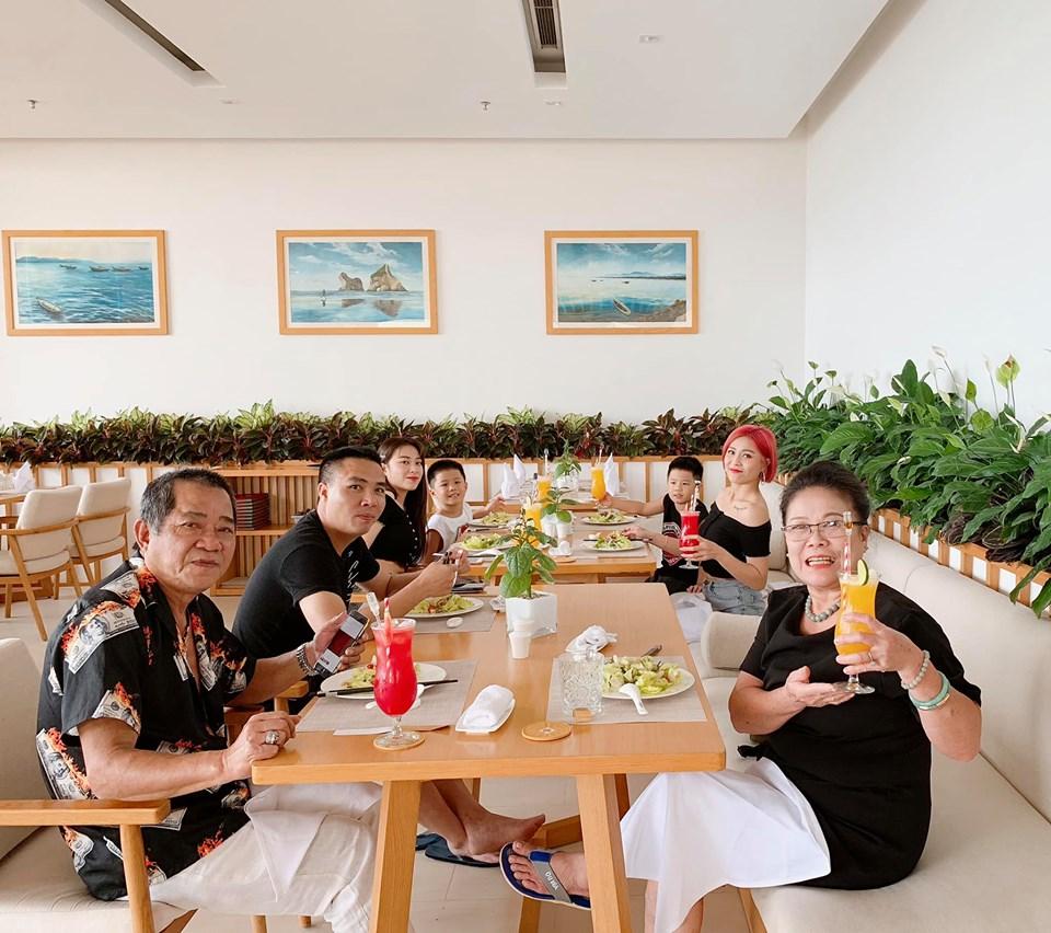 Sau ồn ào bị đồn lộ clip nóng, MC Hoàng Linh cùng gia đình đi hâm nóng tình cảm theo cách đặc biệt-4