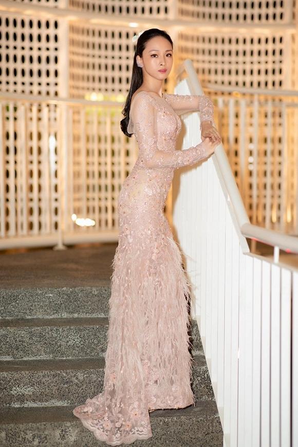 Trương Hồ Phương Nga tái xuất khoe đường cong hút mắt - Tường San nhanh chóng chiếm spotlight thảm đỏ-1