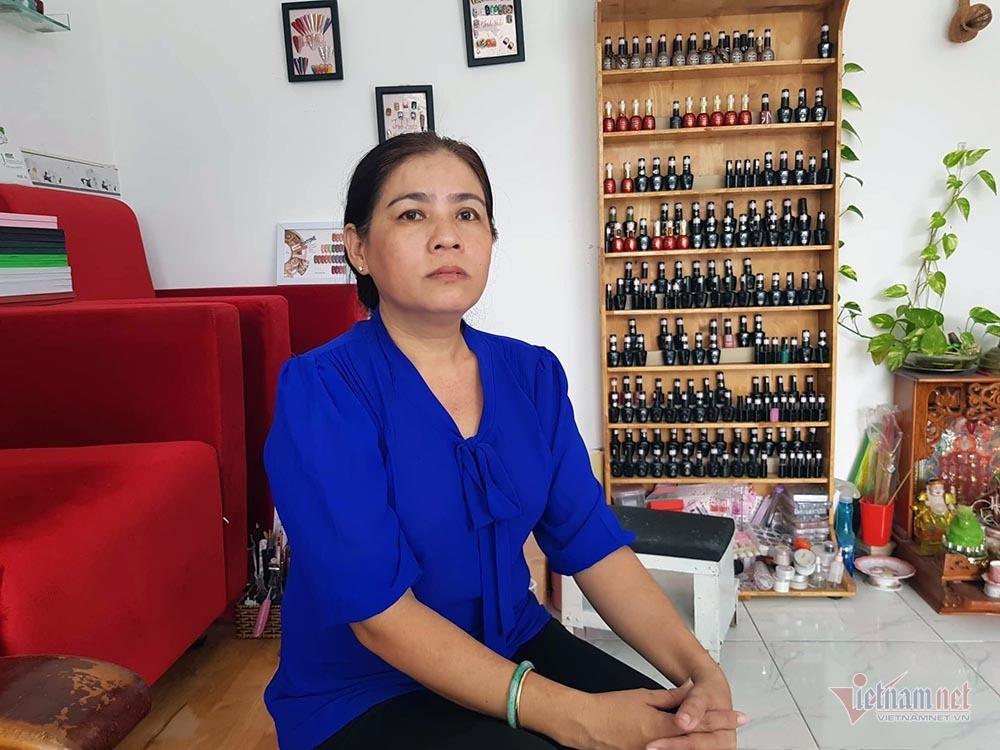 Nữ trưởng công an phường ở Cần Thơ giằng co với người đi chợ-2