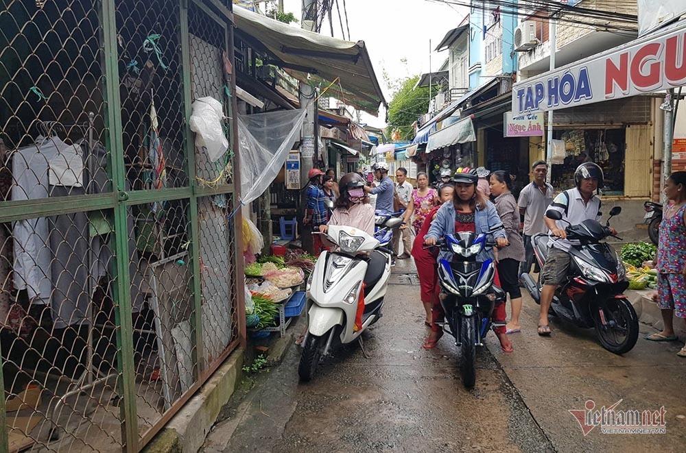 Nữ trưởng công an phường ở Cần Thơ giằng co với người đi chợ-4