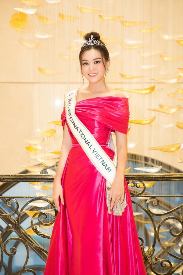 Á hậu Tường San chính thức đại diện Việt Nam dự thi Miss International 2019-2