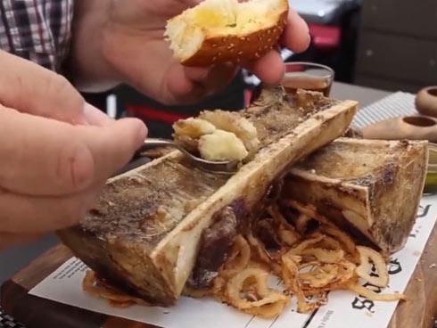 Nhà hàng phục vụ 'một đống xương' vẫn đắt khách