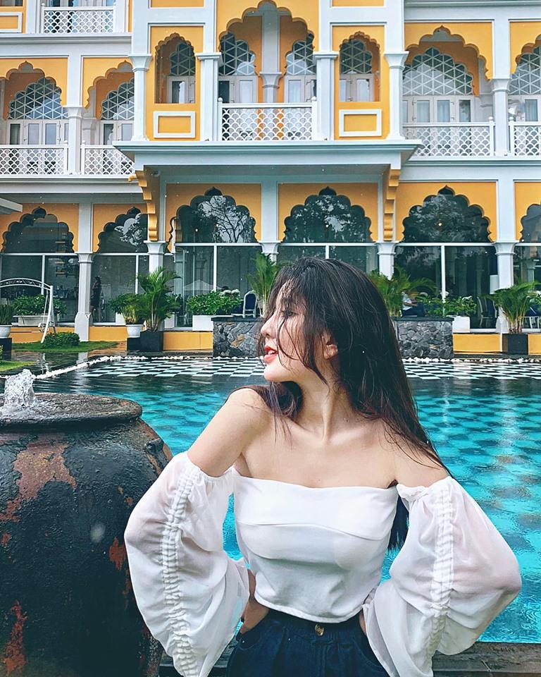 Thường ngày ăn mặc sexy, hotgirl thị phi nổi tiếng thế hệ 10X vẫn được khen đúng mực khi đi lễ chùa-6