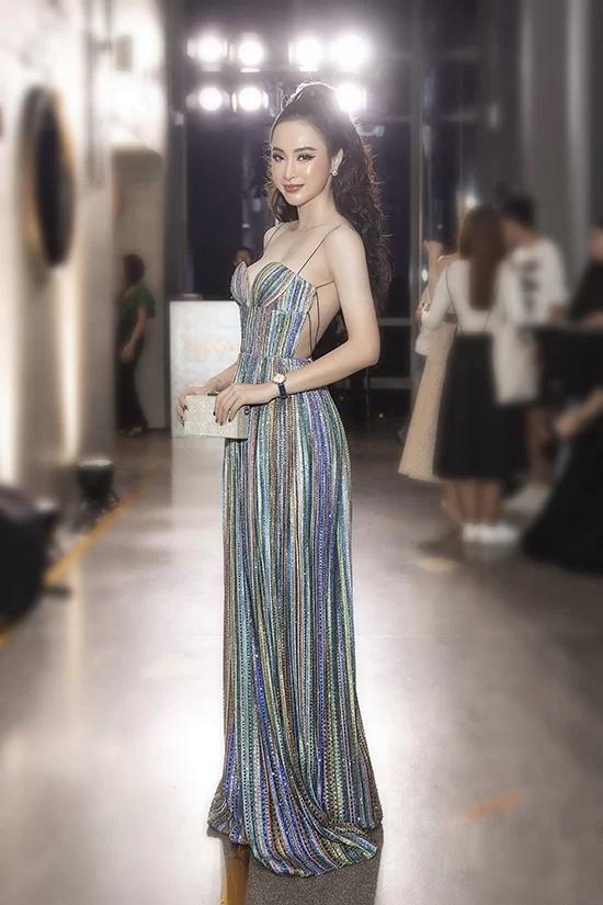 Angela Phương Trinh bất ngờ hở bạo, tái xuất đường đua sexy sau thời gian khoác áo nâu sòng-6