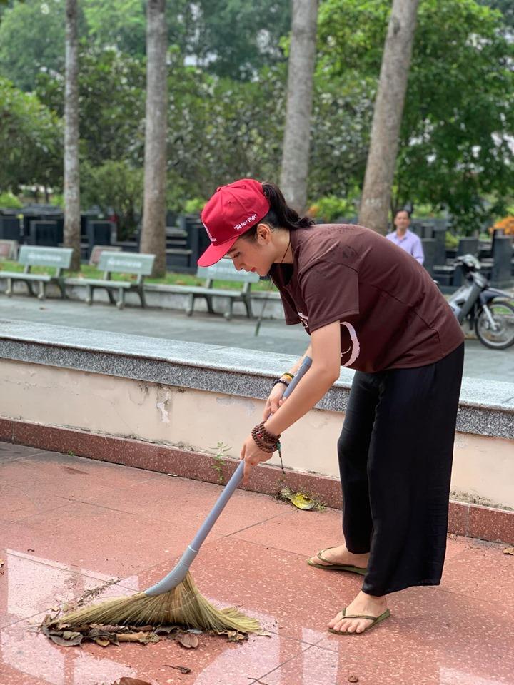 Angela Phương Trinh bất ngờ hở bạo, tái xuất đường đua sexy sau thời gian khoác áo nâu sòng-3