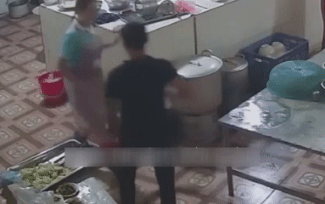 Đối tượng tạt axit nữ phụ bếp bỏng nặng vùng mặt đã ra đầu thú-1