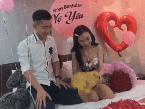 Chuyện cuối tuần: Chồng bí mật tổ chức sinh nhật cho vợ, nhìn màn trao quà chị em nào cũng 'ước gì được như cô ấy'