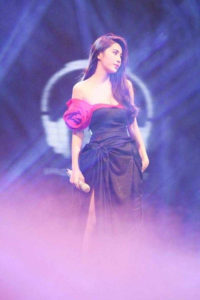 Bà xã Công Vinh, Mạc Hồng Quân mê mặc hở, phô trọn dáng gợi cảm, nuột nà-5