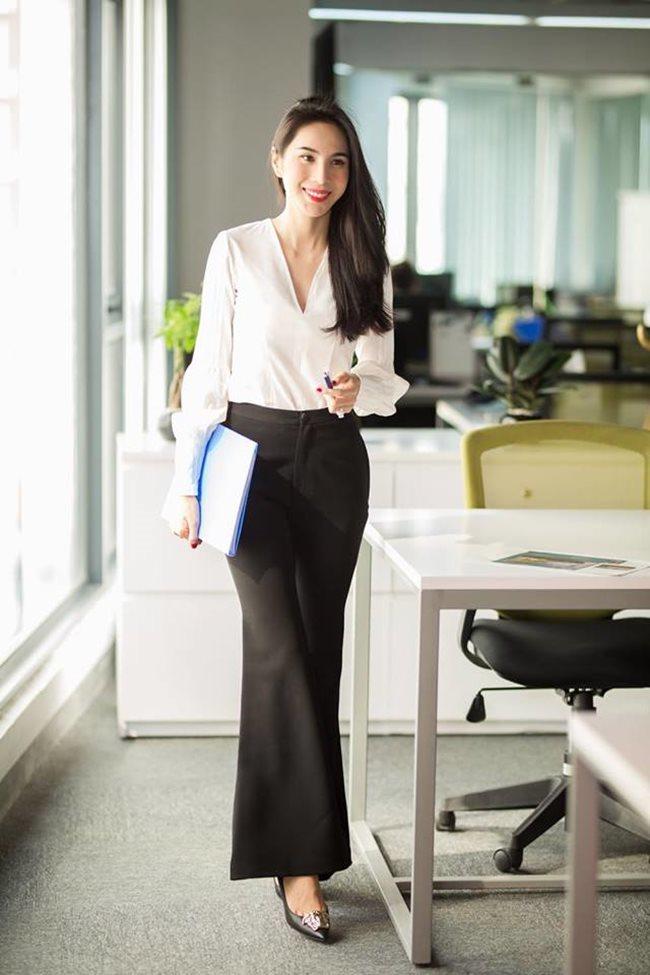 Bà xã Công Vinh, Mạc Hồng Quân mê mặc hở, phô trọn dáng gợi cảm, nuột nà-7