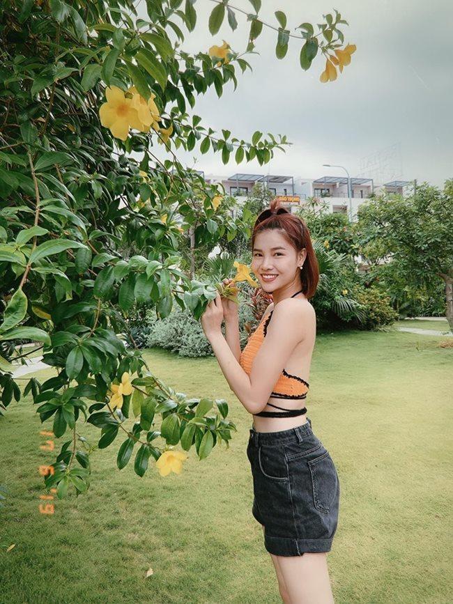 Bà xã Công Vinh, Mạc Hồng Quân mê mặc hở, phô trọn dáng gợi cảm, nuột nà-13