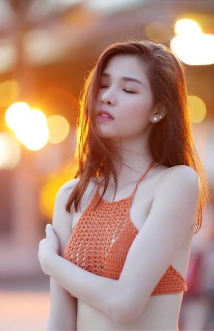 Bà xã Công Vinh, Mạc Hồng Quân mê mặc hở, phô trọn dáng gợi cảm, nuột nà-15