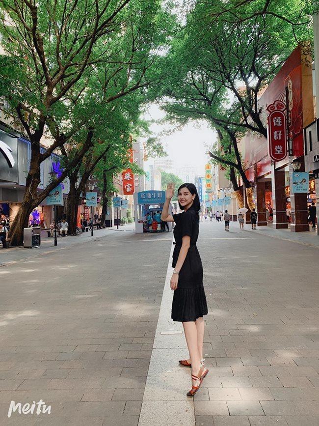 Bà xã Công Vinh, Mạc Hồng Quân mê mặc hở, phô trọn dáng gợi cảm, nuột nà-17