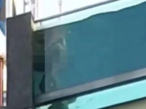 Ghê tởm đôi nam nữ bất chấp diễn cảnh giường chiếu ngay tại nghĩa trang-3