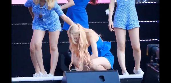 Jiho Oh My Girl ngã gục trên sân khấu, công ty chủ quản trở thành tâm điểm chỉ trích của netizen-1