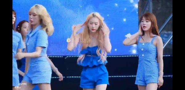 Jiho Oh My Girl ngã gục trên sân khấu, công ty chủ quản trở thành tâm điểm chỉ trích của netizen-2