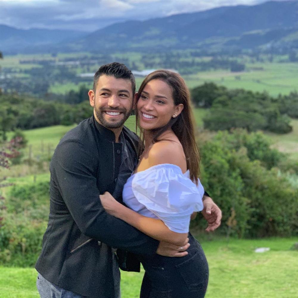 Bản tin Hoa hậu Hoàn vũ 1/9: HHen Niê lên đồ neon quá xuất sắc, không ai đọ được phong cách thời trang-9