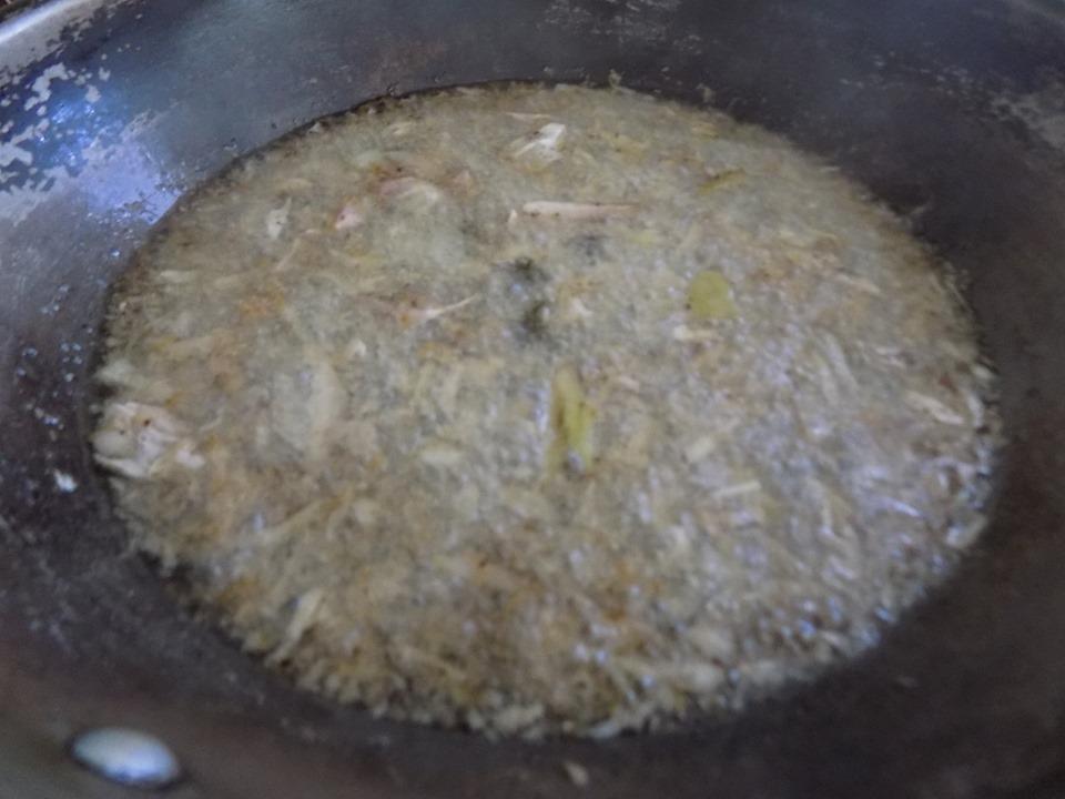 Nghỉ lễ, vào bếp làm thịt heo chiên tỏi cực kỳ trôi cơm-3