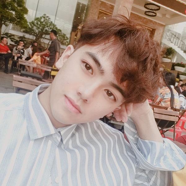 Xuất hiện lấp ló phía sau Hari Won - Trường Giang, trai đẹp giật ngay spotlight vì biểu cảm quá thần thái-3