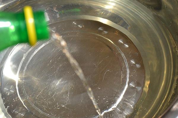 Cách làm sạch cua đơn giản mà nhanh, ăn bao nhiêu cũng không sợ đầy bụng-1