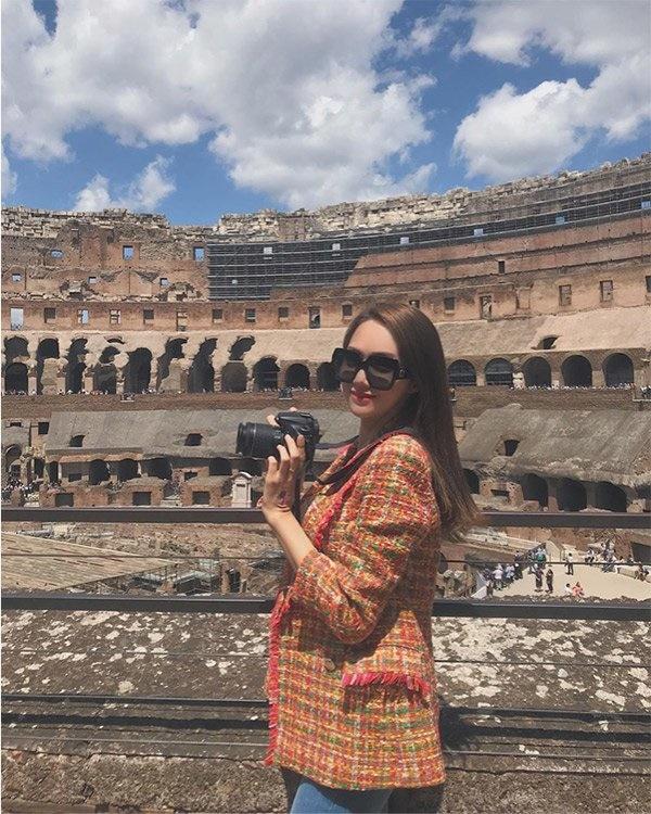 Để ý mới thấy, đến Hương Giang và Đặng Thu Thảo cũng chọn cách này để giấu dáng gầy guộc-9