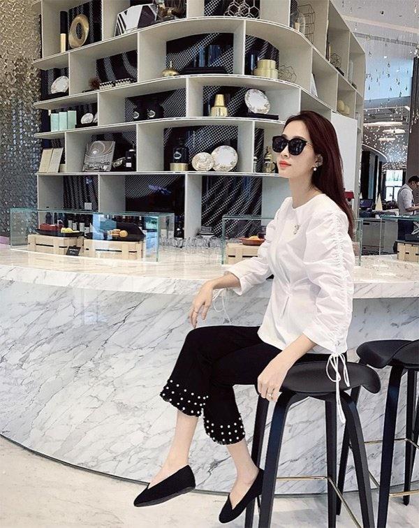 Để ý mới thấy, đến Hương Giang và Đặng Thu Thảo cũng chọn cách này để giấu dáng gầy guộc-12