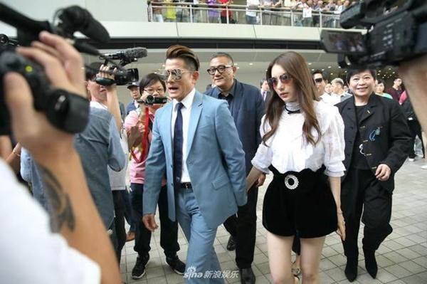 Thiên vương Quách Phú Thành nắm tay vợ trẻ đi xem đua ngựa-2