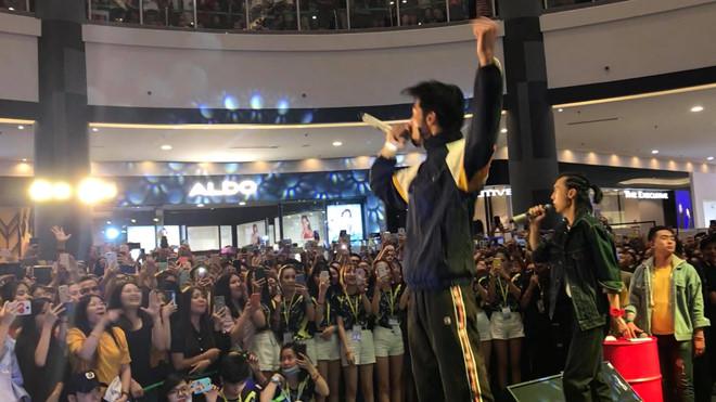 Đen Vâu xin lỗi vì không chụp hình với người hâm mộ-1