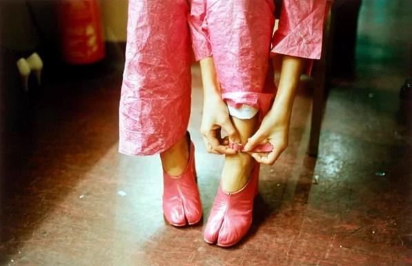 Trend giày lòi ngón chân cái gây sốt: Sao Việt ầm ầm kéo nhau tìm mua đến cháy hàng-8