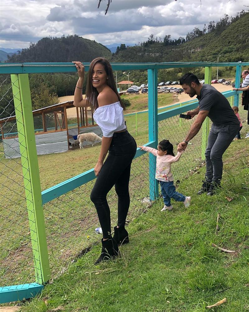 Bản tin Hoa hậu Hoàn vũ 2/9: HHen Niê lên đồ sành điệu đu cây trong rừng, cướp sạch sóng của dàn mỹ nữ-9