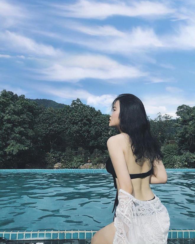 Bạn gái Đoàn Văn Hậu chuộng áo hai dây trễ nải khoe vai gợi cảm-8