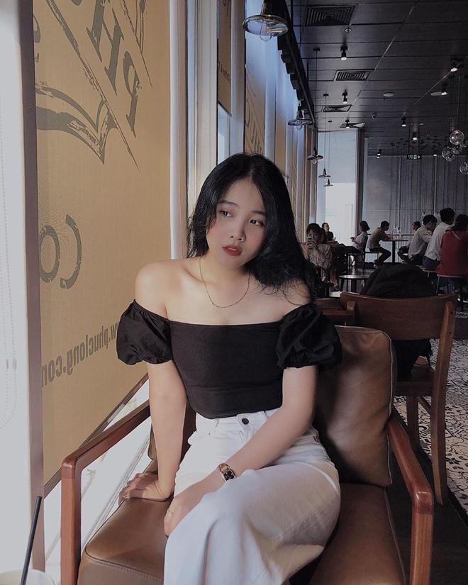 Bạn gái Đoàn Văn Hậu chuộng áo hai dây trễ nải khoe vai gợi cảm-10
