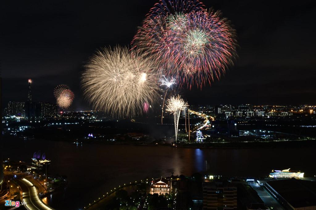 Pháo hoa mừng Quốc khánh thắp sáng bầu trời TP. HCM-2