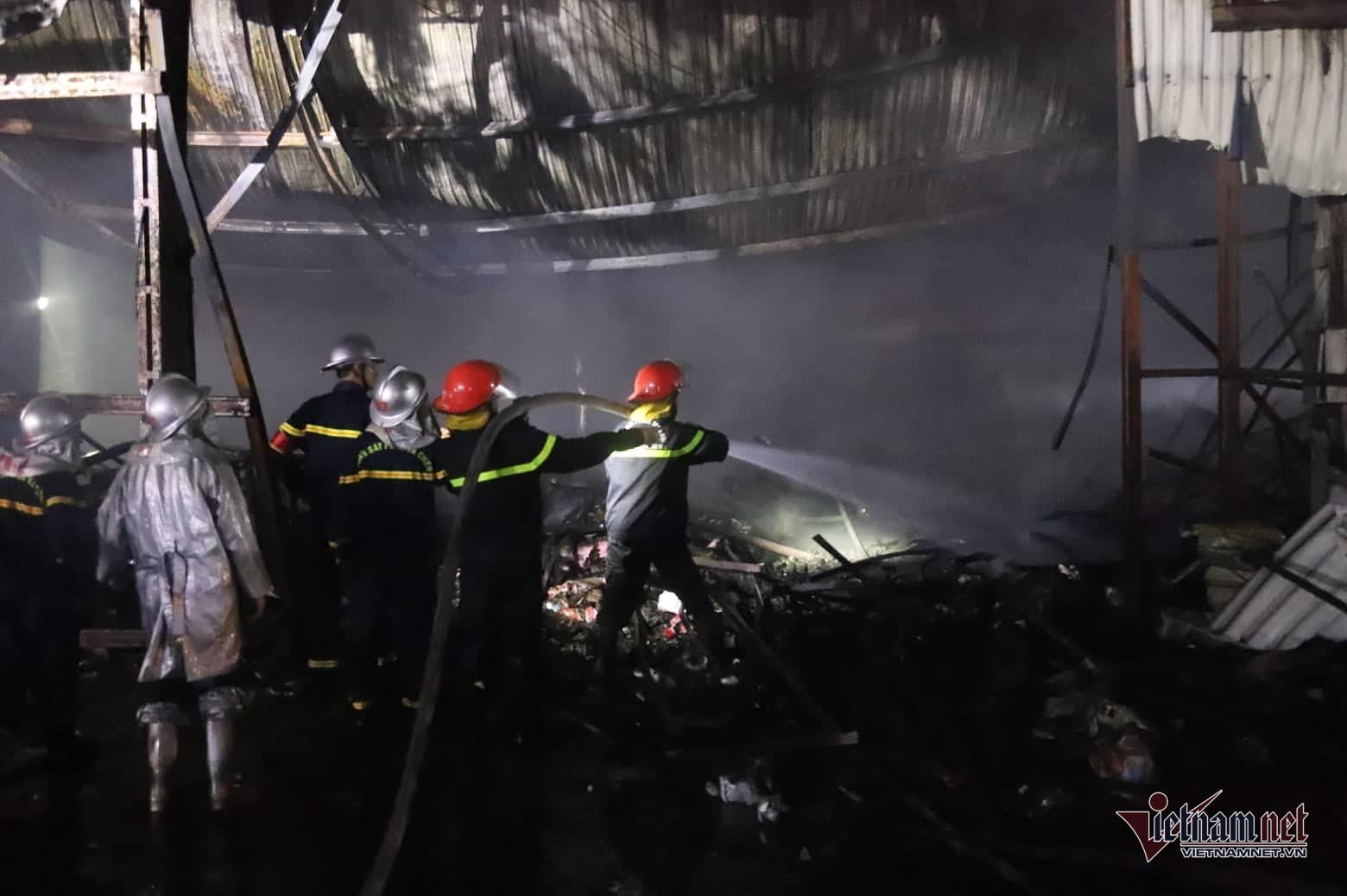 Xưởng đồ chơi ở Hà Nội cháy rừng rực trong ngày nghỉ lễ 2/9-8