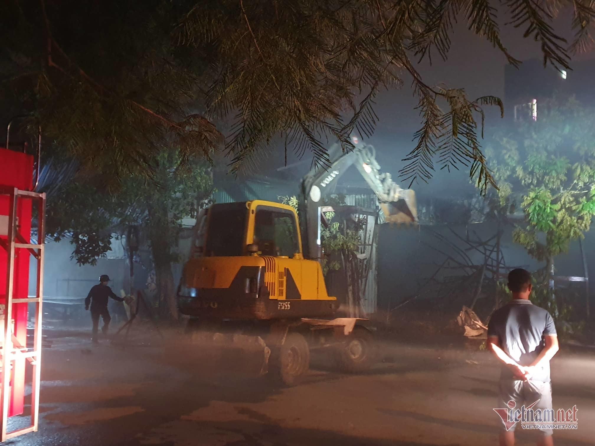 Xưởng đồ chơi ở Hà Nội cháy rừng rực trong ngày nghỉ lễ 2/9-6